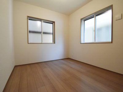 草加市　稲荷６丁目　売地